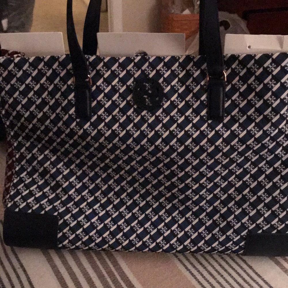 NWT Navy and burgandy Ella Tote 16 w by 14 h